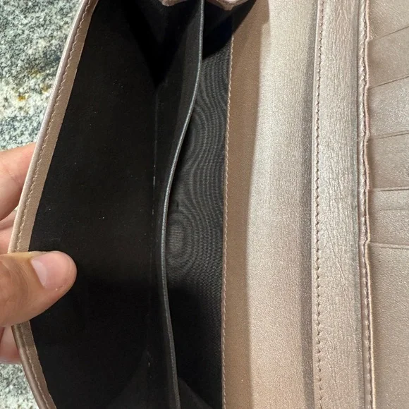 Gucci Tan Embossed Leather Wallet with Gold Heart Clasp with Free COA - Picture 5 of 10